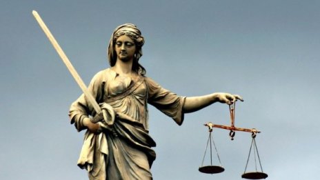 За побой над собственото си дете: 2 г. условно