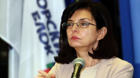 Кунева хвърли оставка, дава път на другите в ДБГ