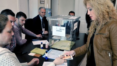 Турските власти отвориха три секции у нас за референдума