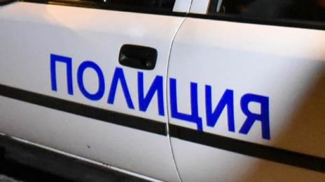 Бургаски полицаи спипаха 14 мигранти в софийски бус
