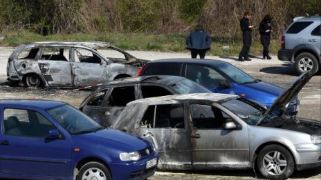 Пожар изпепели 11 коли в квартал "Овча купел"