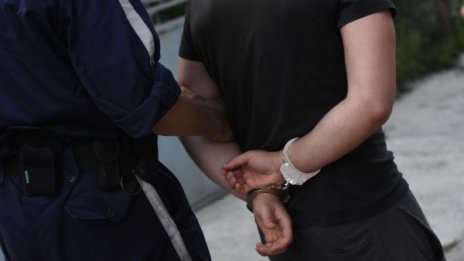 След измамна полицейска акция последва реална... 