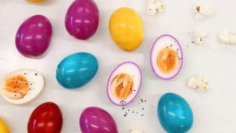 Естествени съставки за боядисване на яйца