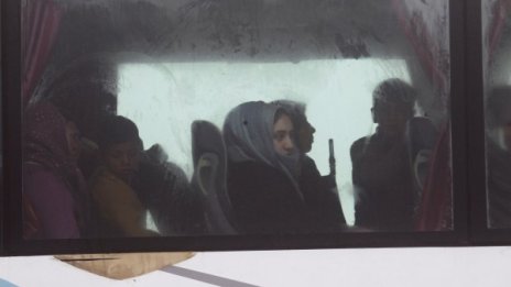 Започна евакуации на жители от обсадени сирийски селища 