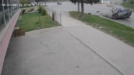 Жесток удар между две коли в Перник, един загина