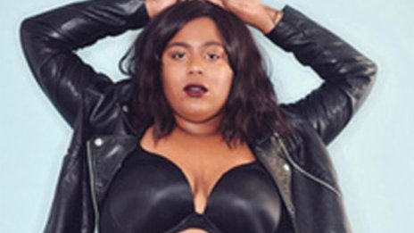 Plus-size провокация: Пищни и голи!