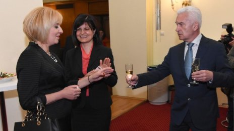 Рожденик в парламента: Сидеров почерпи за празника