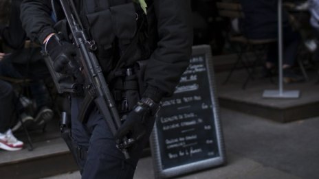Паника на жп гара в Париж. Задържаха въоръжен с нож