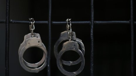 Джебчийка роди в затвора, не й позволиха да излезе