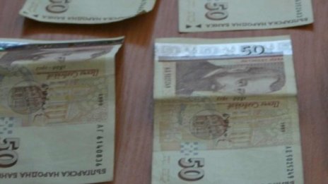 Честност: Таксиджия върна изгубен портфейл с пари 