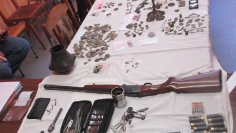 Хванаха трима за търговия с антики в Пазарджишко