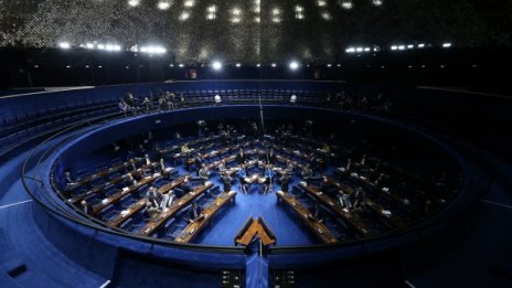 В бразилския парламент: Речи само с... подходящо облекло