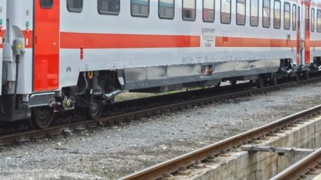 Пускат още 13 хил. места във влаковете за 1 май