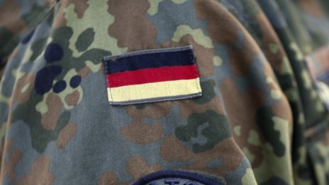 Задържаха германски военен, готвел терористичен акт