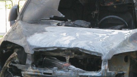 Кола пламна в Кюстендил, друга пострада от огъня