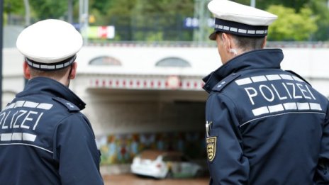 Германски полицаи доставиха пици след катастрофа