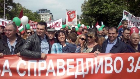 1 май на площада: БСП поведе редиците срещу бедността, която убива