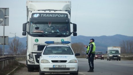Турски тираджии карат без винетки... 3 бона глоба на място!