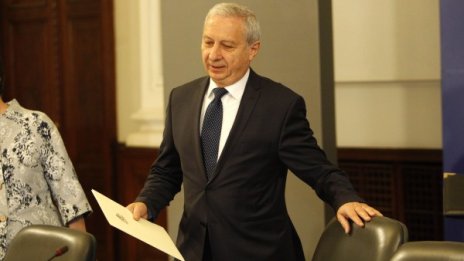 Герджиков vs. Нинова: Не си стискайте кадрите, те са на България