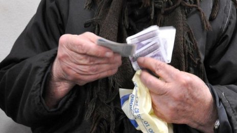 Заради многото празници: Изплащат пенсиите от 9 май