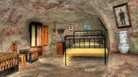 360° разходка в Каменната къща, където и масата е от камък!