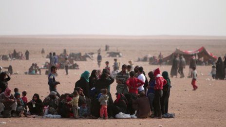 ИД атакува бежански лагер в Сирия, най-малко 32-ма загинали