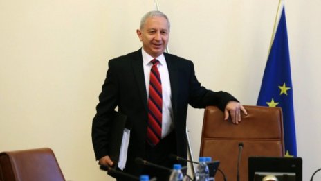 Настроението на служебното правителство – празнично