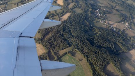Самолет кацна принудително в Солун заради британци, създавали безредици 