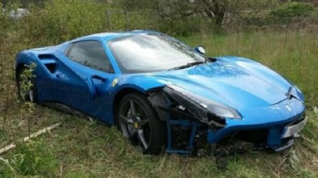 Находка! В Англия намериха изоставено в полето Ferrari