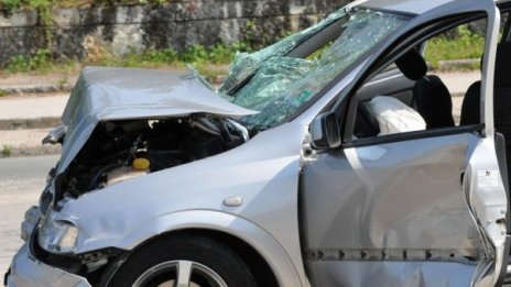 Наши коли се удариха в Сърбия, двама души загинаха