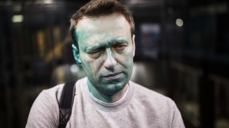 Опозиционер зад граница: Навални опериран в Испания