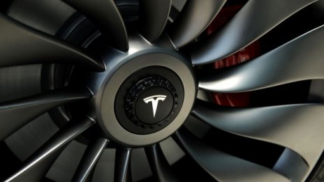 Tesla приема поръчки за соларен покрив