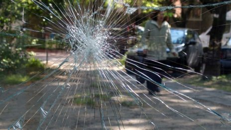 Абитуриент се изнерви в задръстване, извади пистолет