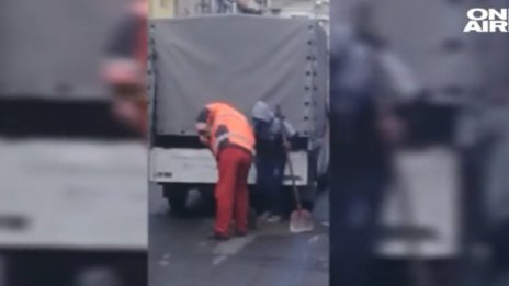 Подскок, лопата, крак! Или как се пълнят дупки по бургаски