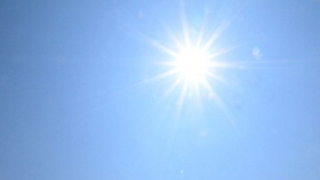 Във вторник &ndash; слънчево и топло, тук-там облачно и дъждовно