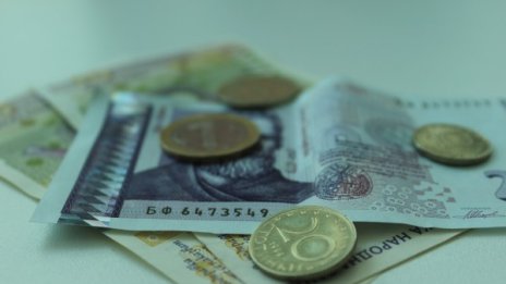 Баба остави 3 бона пред дома си за ало измамници