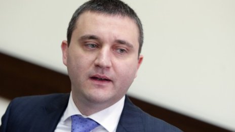 Във властта: Няма дебат за оставката на Симеонов 