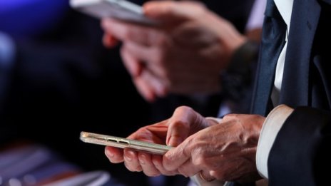 Проверяват телекомите заради отпадането на роуминга