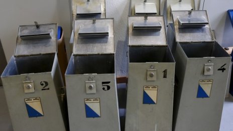 Швейцарците решават съдбата на ядрените централи на референдум 