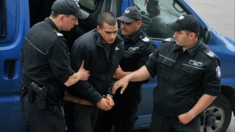 Шизофреникът Живко съжалява, ритнал жената заради "лош поглед"