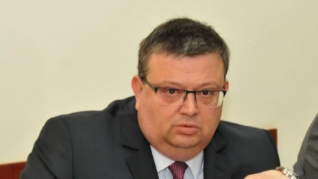 Цацаров: Чисто човешки съжалявам за срещата в ЦУМ