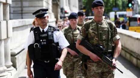 Осем са вече арестите за атентата в Манчестър 