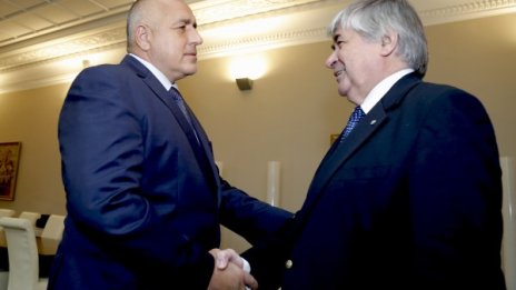 За азбуката: Борисов "разходи" руския посланик до стара Плиска