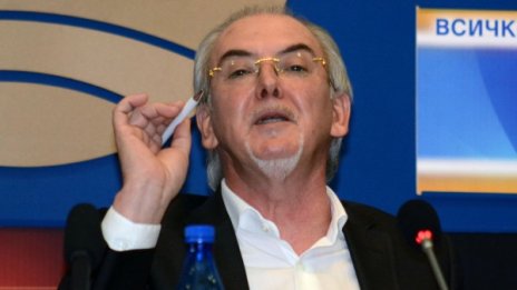 Местан зове Радев за кирилицата: Извинение от Путин!