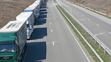 Превозвачи на протест заради опашките на ГКПП-та