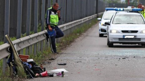 Пиян подкара кола и катастрофира, трима с опасност за живота