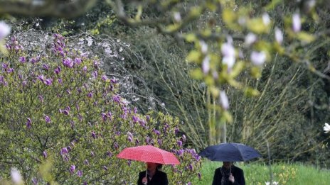 Облаци и дъжд и в неделя, но пък живъкът скача до 23&deg;