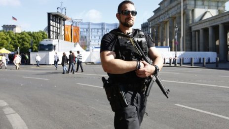 Германия погва бежанците. Преразглежда разрешителни