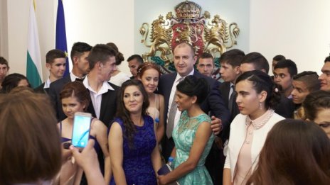 На бал... при президента! 124 младежи на "Дондуков" 2