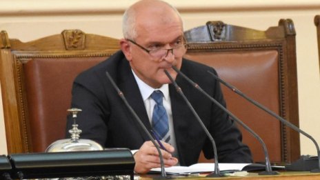 Главчев остава главният на НС-то с... 4 гласа разлика